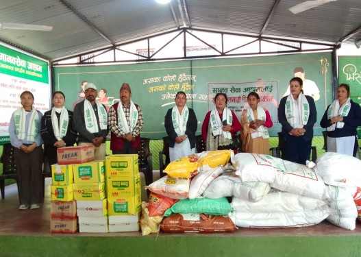 नेपालगञ्ज-१० द्वारा मानव सेवा आश्रमलाई ५१ हजारको खाद्यान्न सहयोग 